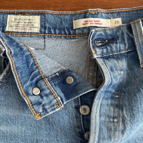 Levi’s Ribcage Shorts size 26 - Picture 3 of 4